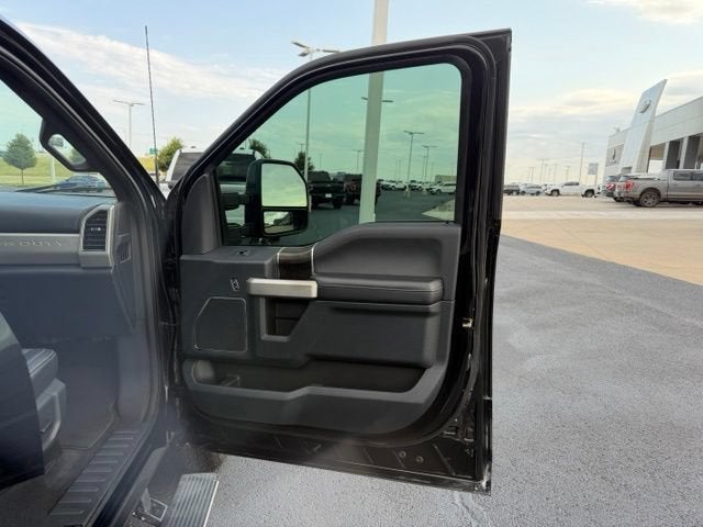 2022 Ford Super Duty F-350 DRW LARIAT