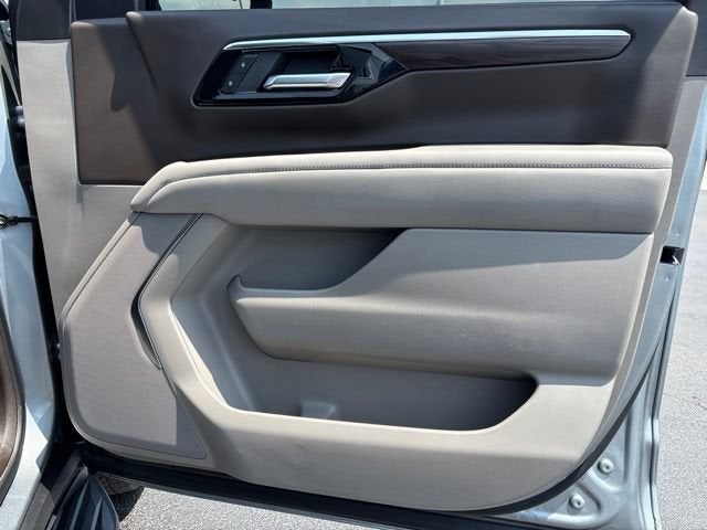 2025 Chevrolet Suburban LT