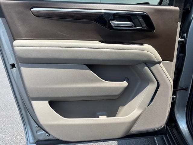 2025 Chevrolet Suburban LT