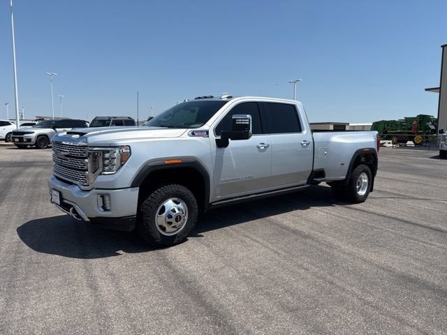 2022 GMC Sierra 4WD Crew Cab Long Box DRW Denali's photo