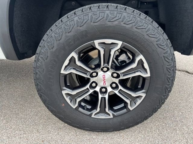 2024 GMC Canyon 4WD AT4