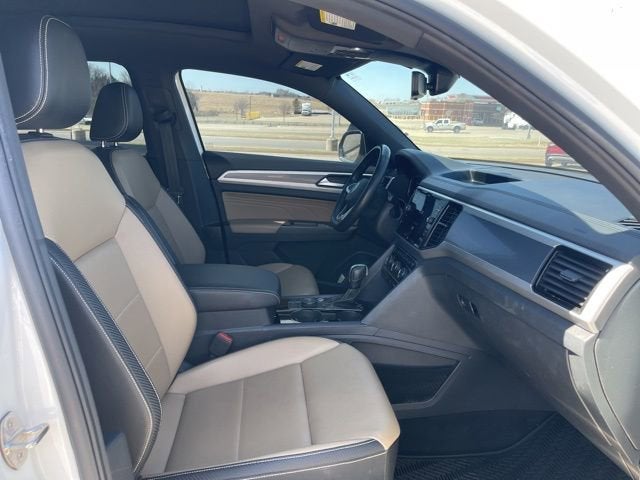 2022 Volkswagen Atlas Cross Sport 2.0T SEL R-Line Black