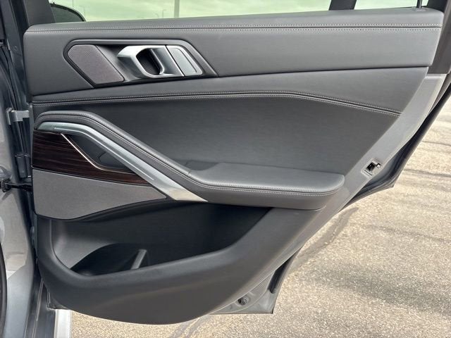 2025 BMW X6 xDrive40i