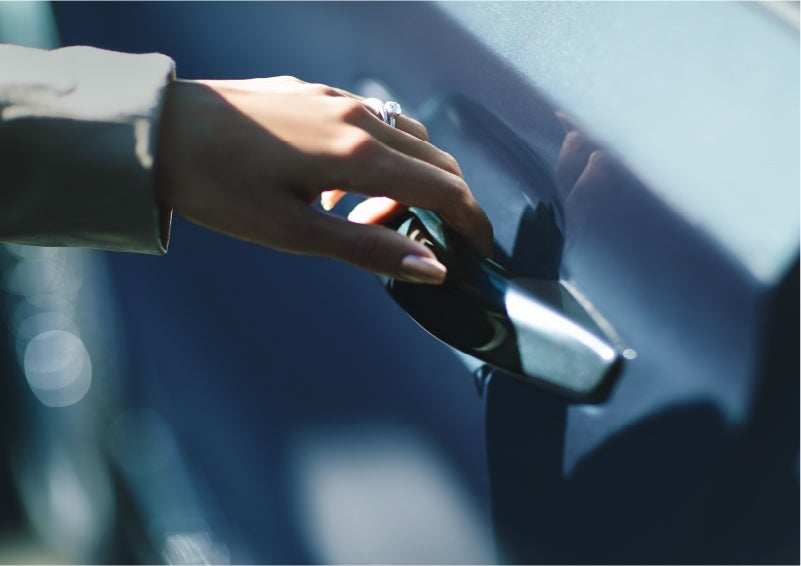 A hand gracefully grips the Light Touch Handle of a 2023 Lincoln Aviator® SUV to demonstrate its ease of use | Cummins Lincoln in Weatherford OK