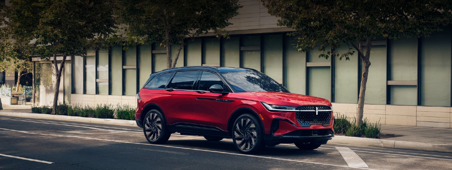 A 2025 Lincoln Nautilus® SUV with an available hybrid powertrain is parked in an urban setting. | Cummins Lincoln in Weatherford OK
