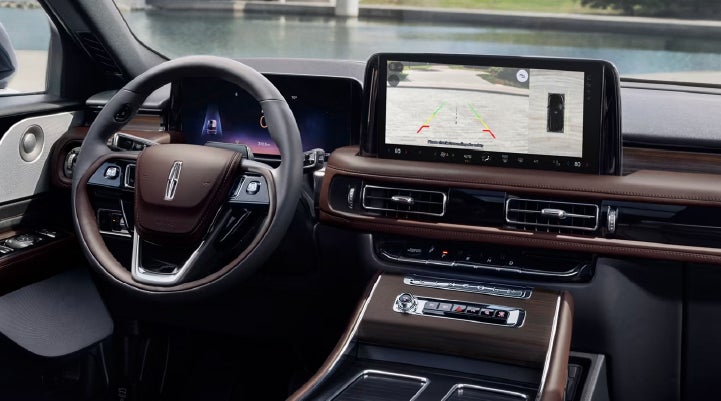 The backup camera of the 2027 Lincoln Aviator® SUV is displayed on screen. | Cummins Lincoln in Weatherford OK
